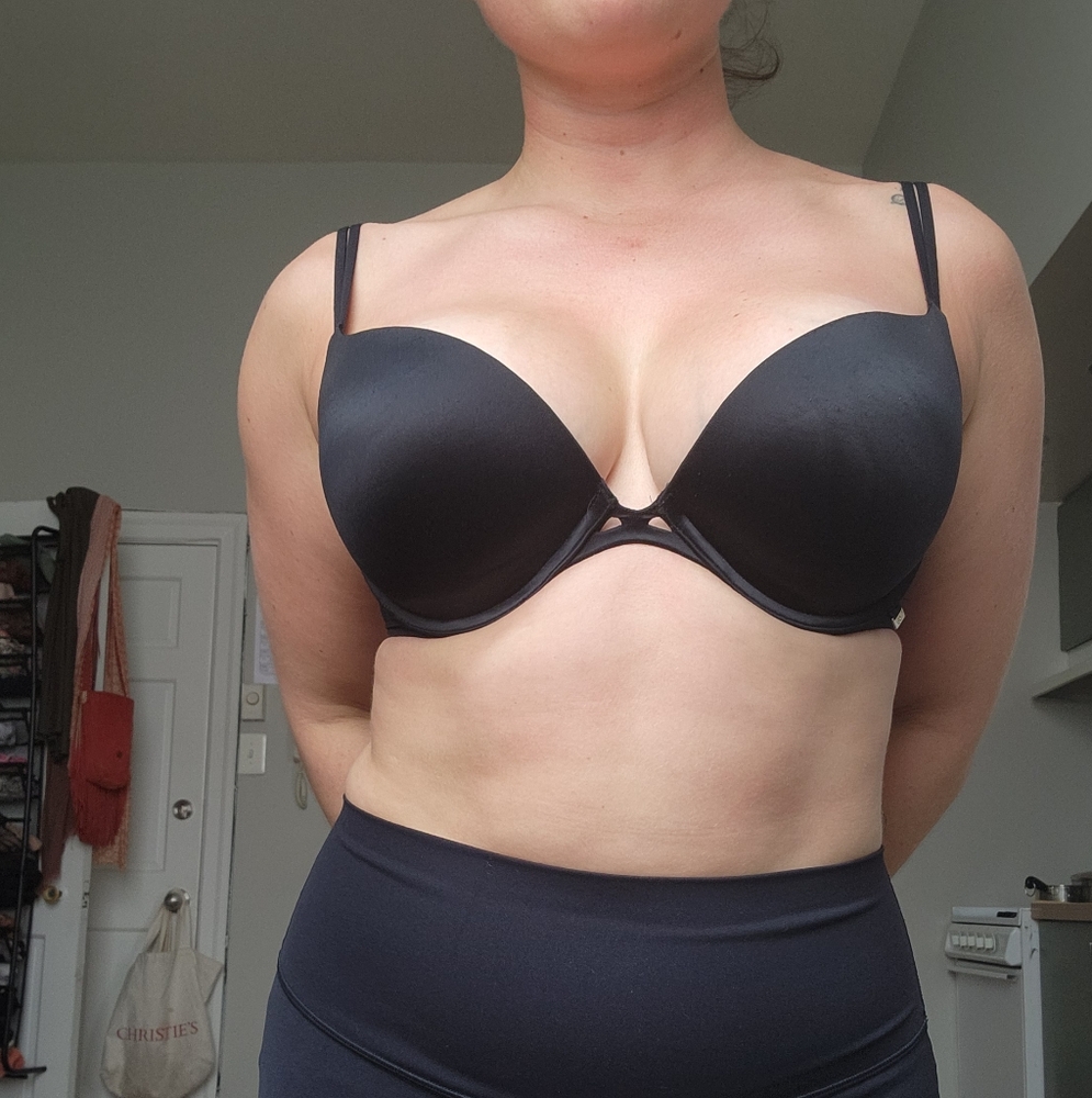 Victoria's Secret 32DD pushup bra
